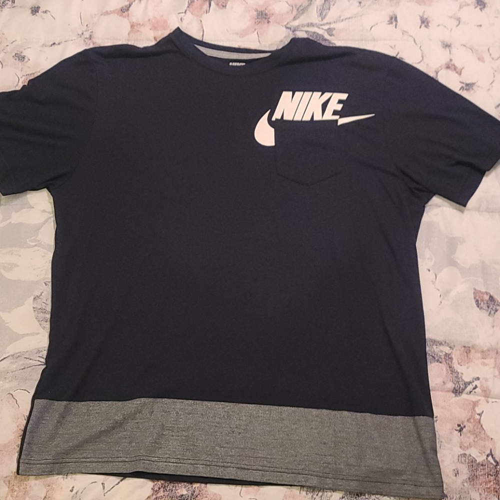 Mens xl nike tshirt